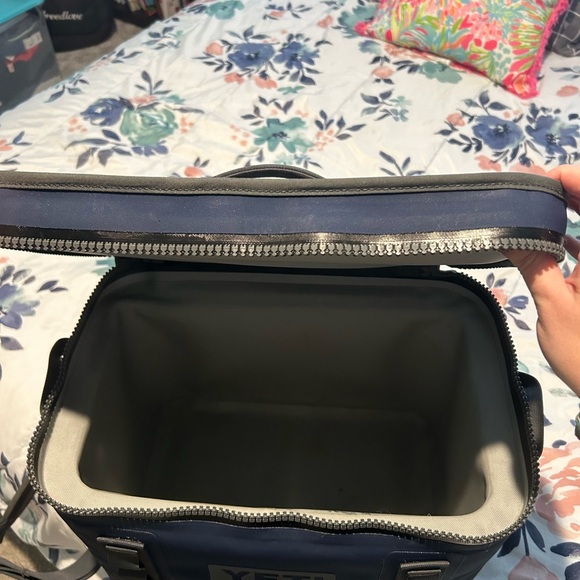 Yeti hopper flip 18 - Picture 2 of 3